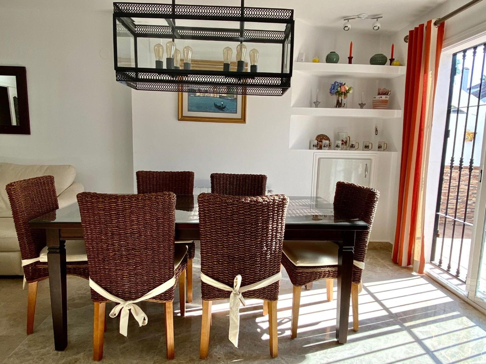 Apartamentos Naranjos Del Sol Marbella Oda fotoğraf
